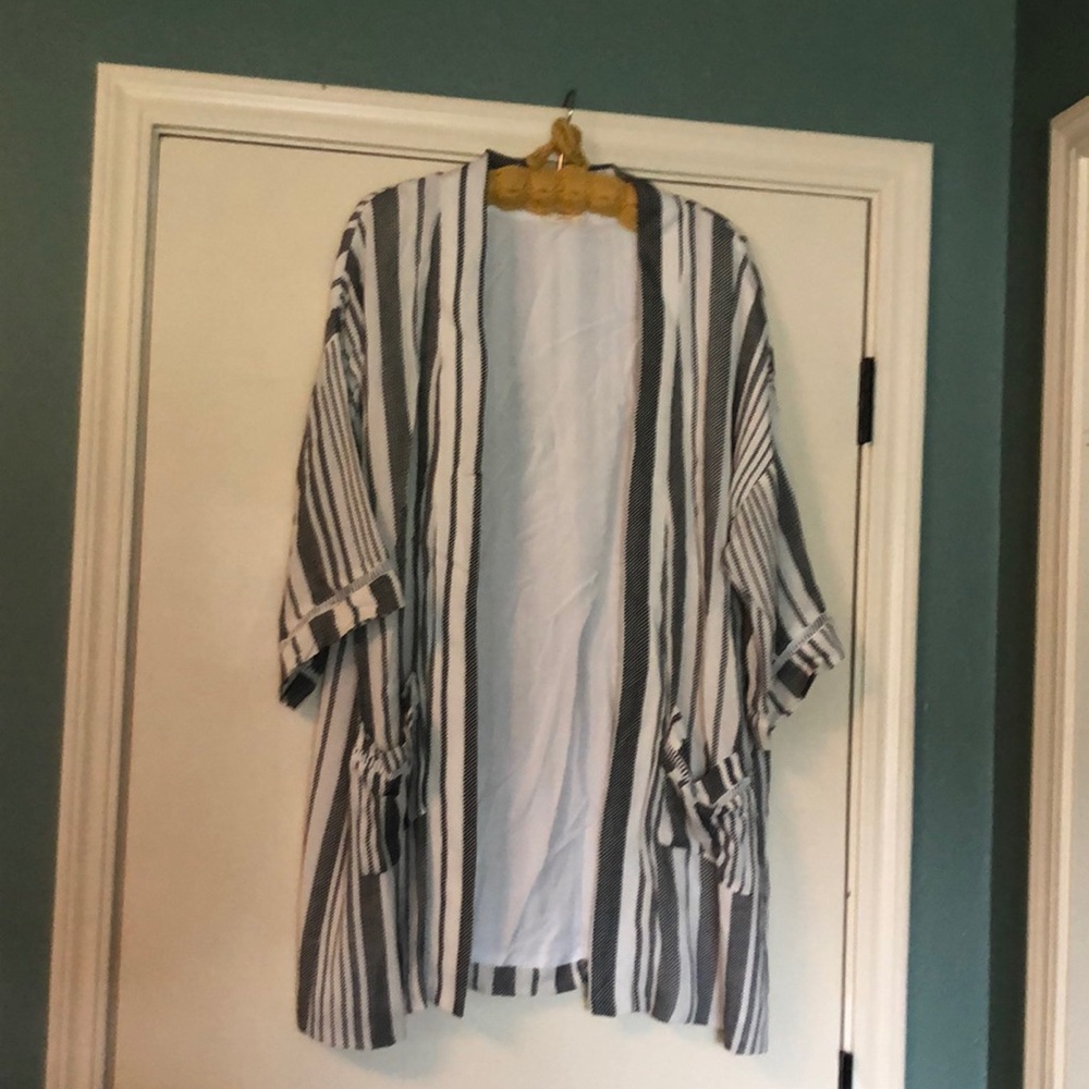 Hummingbird brand black and white jacket M/L